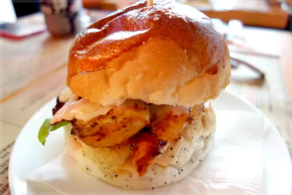 烤雞煙肉漢堡 Chicken & Bacon Burger