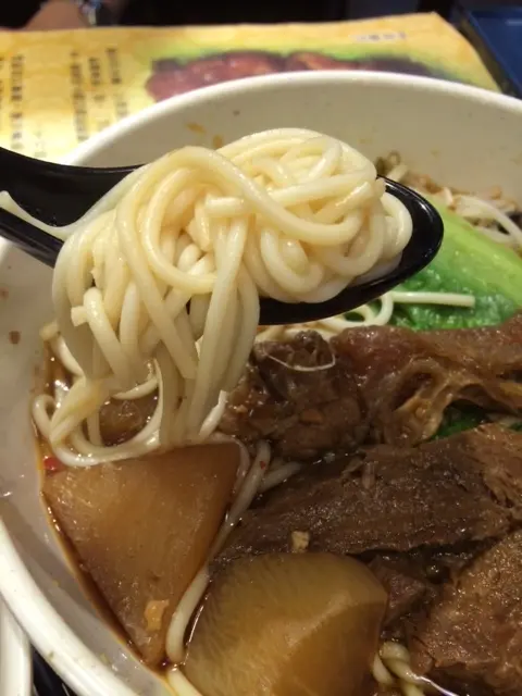 士林招牌牛𦟌米線 ($40)