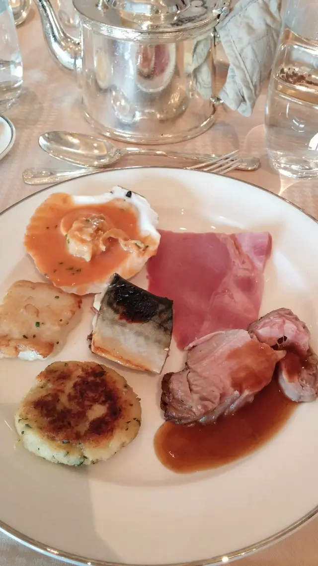 燒鯖魚 - 魚味濃郁，魚肉帶汁。燒牛肉 - 肉質嫩滑，沒渣，好味。