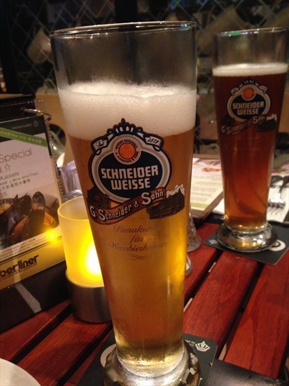Mein Blondes, clear wheat beer