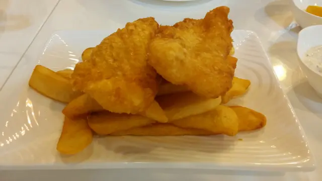 炸魚香脆有魚味,不像英國的淡而冇味。完全不油膩,很乾身。