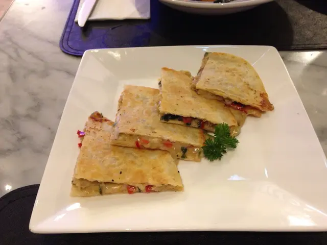 pita pizza with italian sasuage 