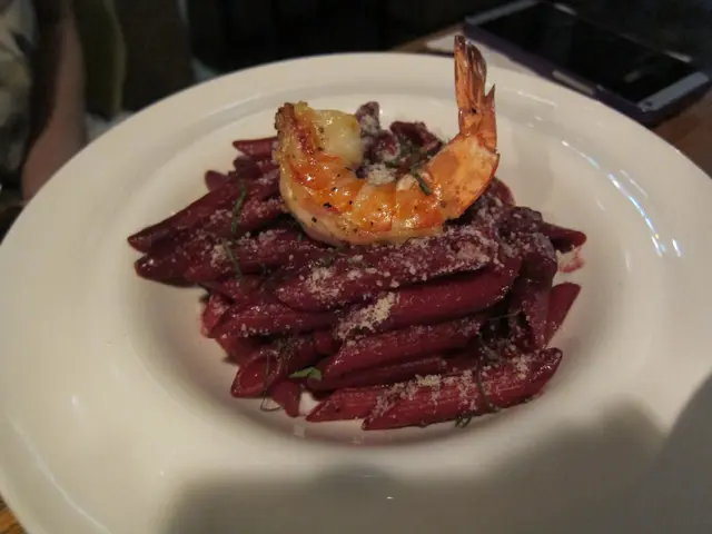 蒜香虎蝦紅菜頭汁長通粉