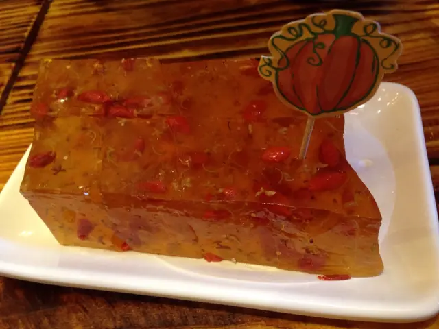 宮廷桂花糕 朋友一試後爆出一句唔食後悔，我當然唔蝕點都試返粒！冰涼加上淡淡桂花味食完成個爽晒！