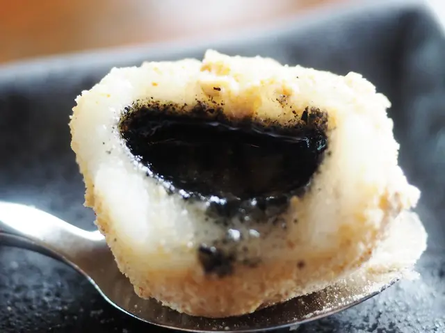 黑芝麻擂沙湯丸