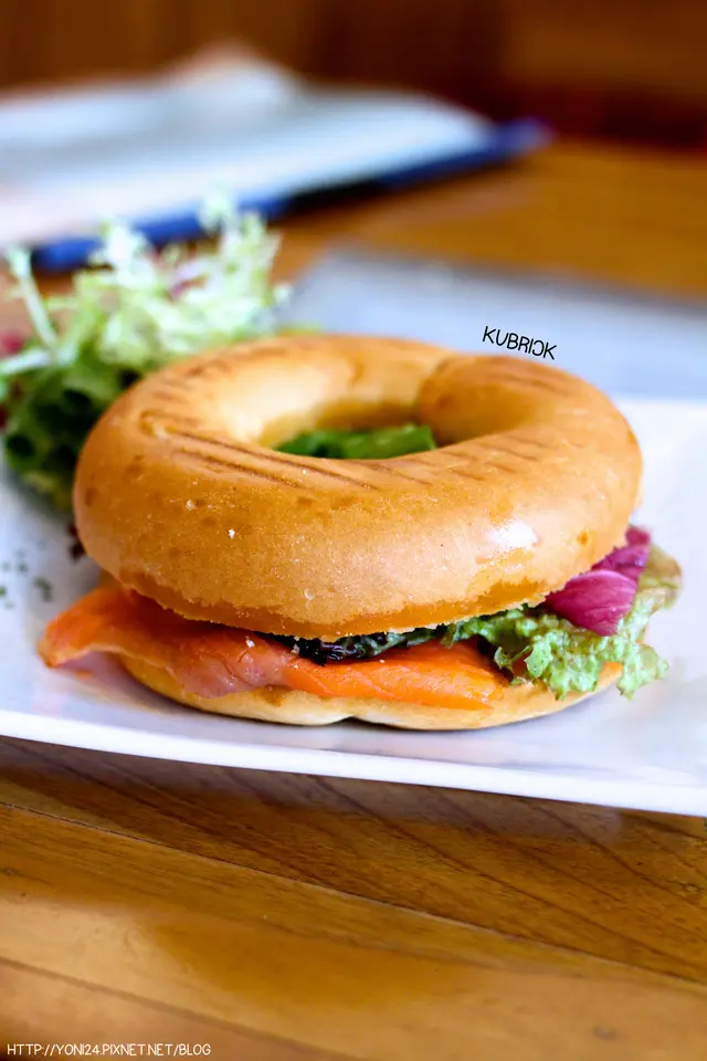 煙三文魚忌廉芝士比高烘包