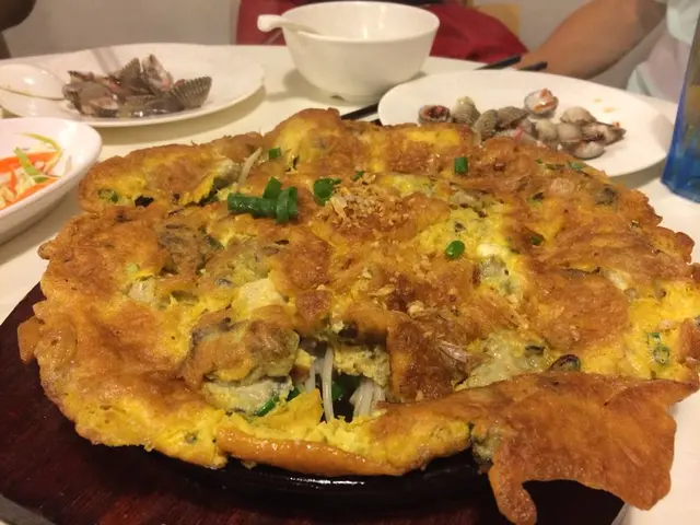 蠔仔蛋pancake,以為冇乜味，原來要點魚露大鄉里，多蠔，脆口