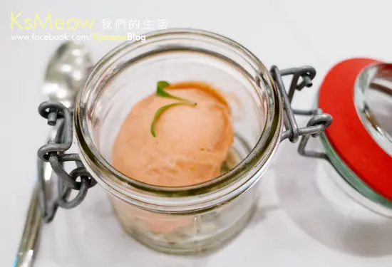 晚餐前,以鮮味的蟹肉跟Bloody Mary打成的雪芭清清味蕾!