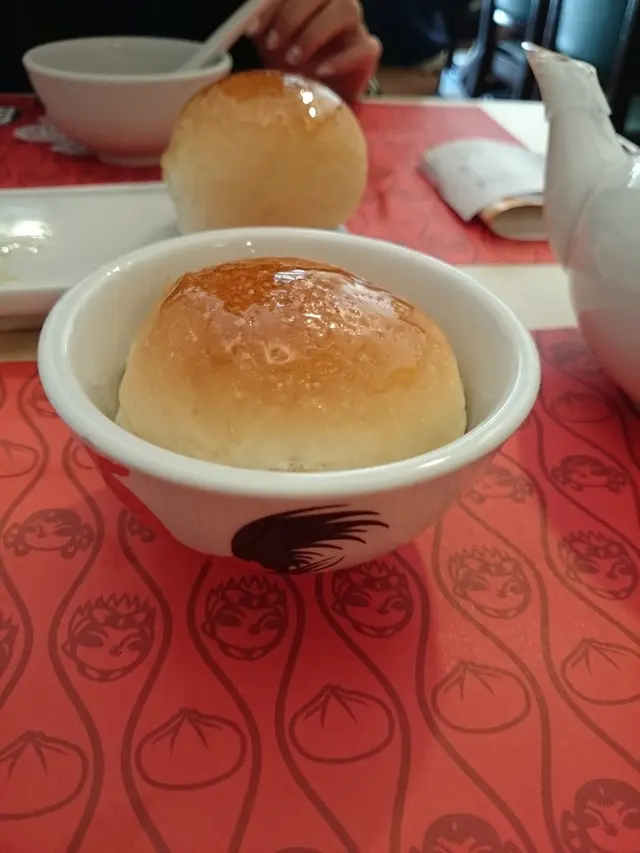 叉燒餐包，色澤亮麗