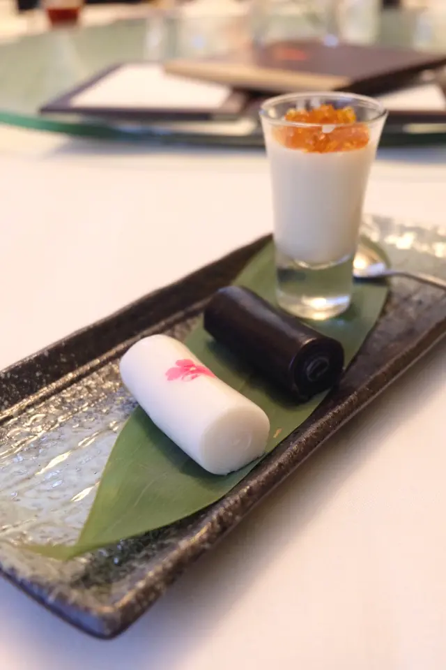 櫻花杏汁卷,黑白芝麻卷和薑汁奶凍