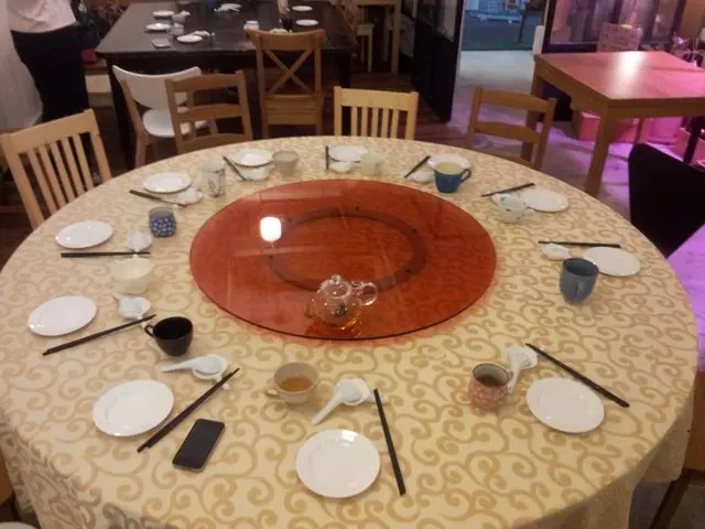 用心擺放各款靚靚餐具