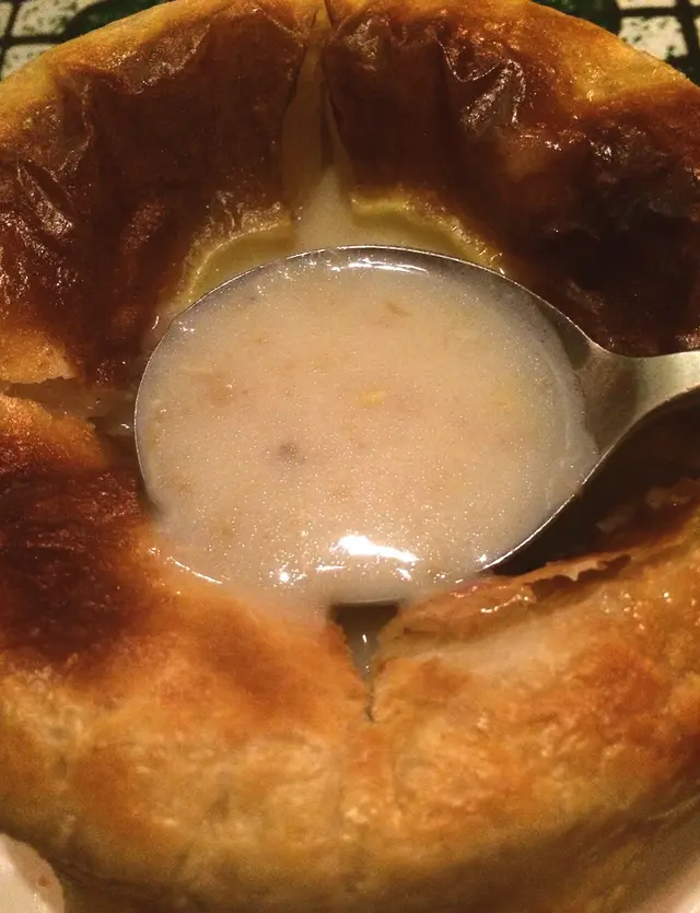 酥皮下的忌廉湯