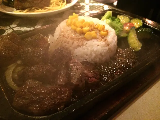 淋上黑椒汁後，煙霧彌漫～～