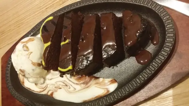 看看看! 我們把它當成牛扒切開了!