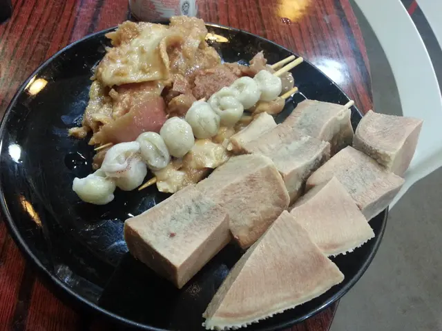 左起: 豬頸肉, 雞腎, 墨魚咀, 雞軟骨, 牛舌粒