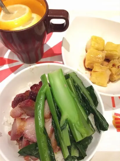 「迷你叉燒飯+魚肉燒賣6粒+熱飲」-$27.5