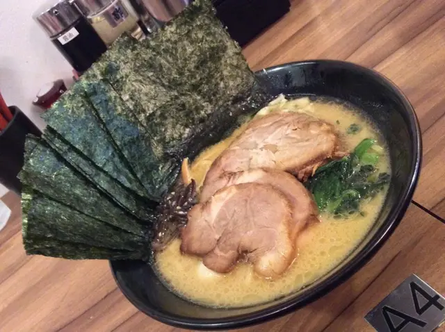 特松醬油豬骨湯拉麵