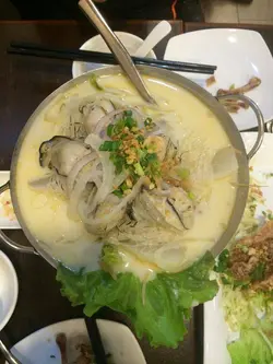 椰汁生蠔酸湯粉絲煲