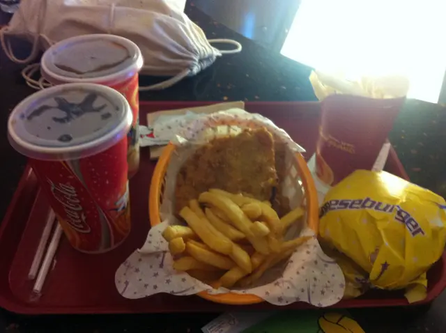 芝士漢堡套餐 及 炸雞籃套餐