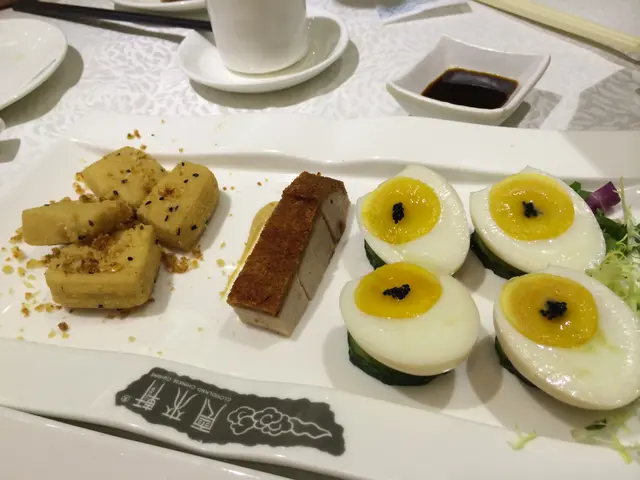 金磚豆腐, 燒腩仔, 黑魚籽蜜味糖心蛋