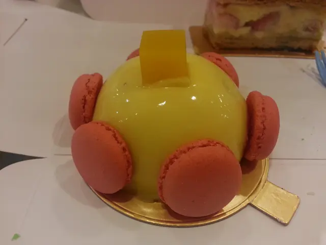 Mango mousse cake