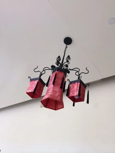 後花園中的中式吊燈