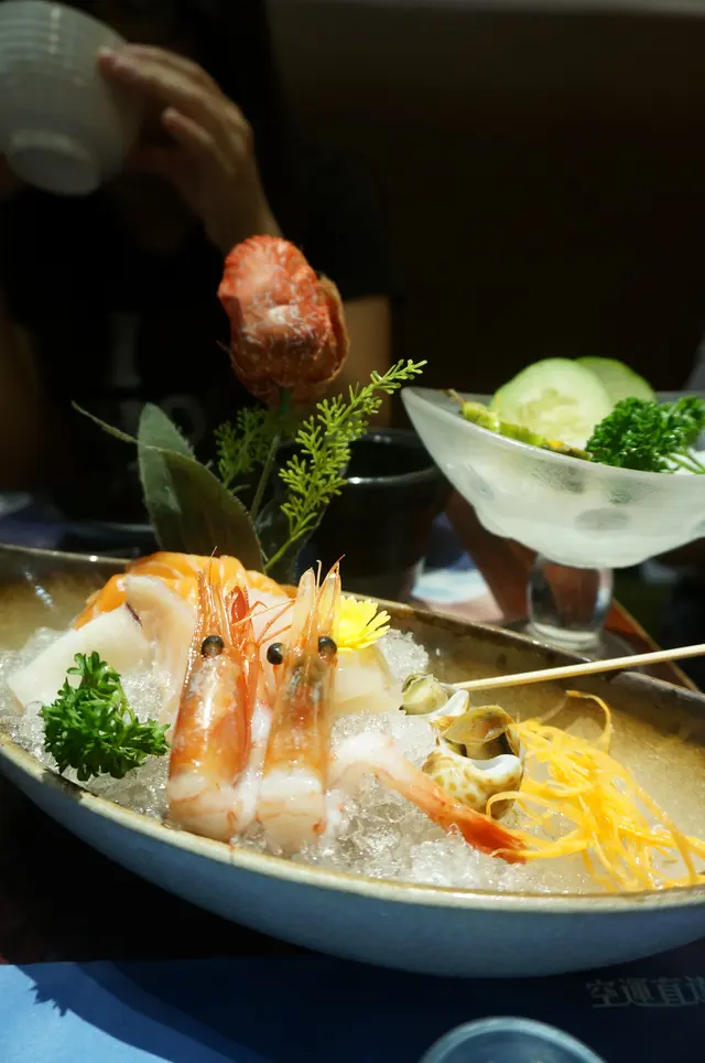 三文魚、帶子、鮑魚片、凍螺、玻璃蝦