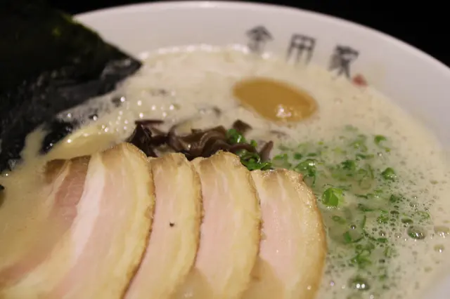 湯頭呈奶白色,夠晒香濃