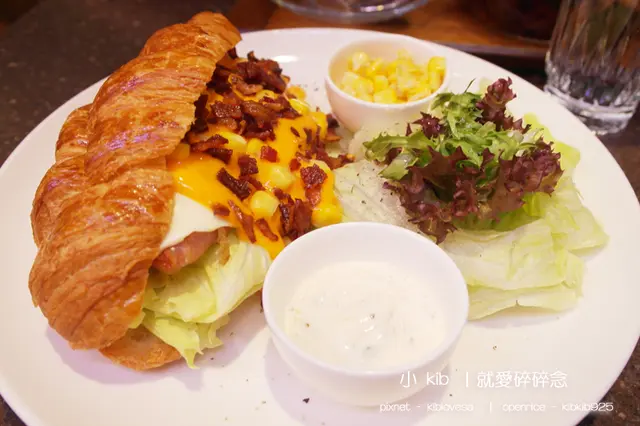 玉米里肌起司可頌 ($62)