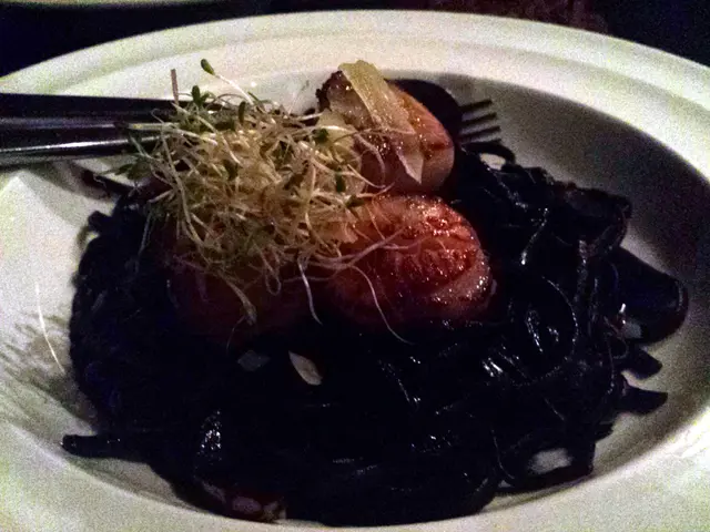 燒法國帶子配AGE自家制墨魚扁意粉