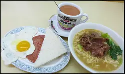 沙嗲牛麵 + 餐蛋 + 茶走