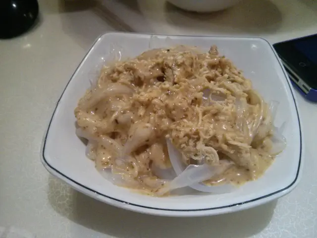 爽口，汁的酸與咸拿捏得很好。生煎包外另一推介。