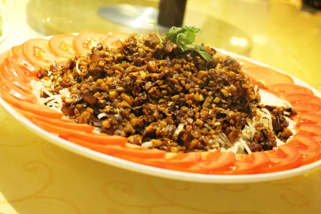 生炒蠔鬆生菜包