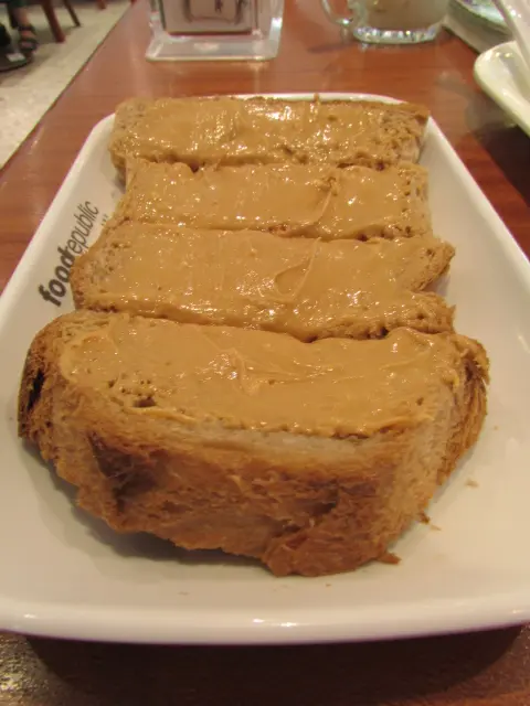 吐司香脆,花生醬濃郁的傳統吐司花生醬