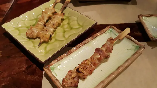 左:燒雞皮 右:燒雞軟骨