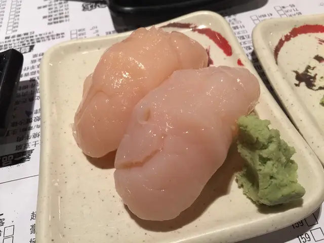 珍寶帶子壽司 （每客/二件）$45 ，帶子好大件！好厚身！好鮮甜！推介