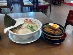 猪骨汤拉面及猪腩肉饭