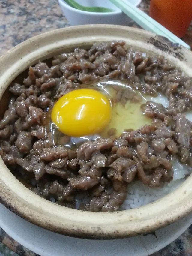 窩蛋牛肉飯