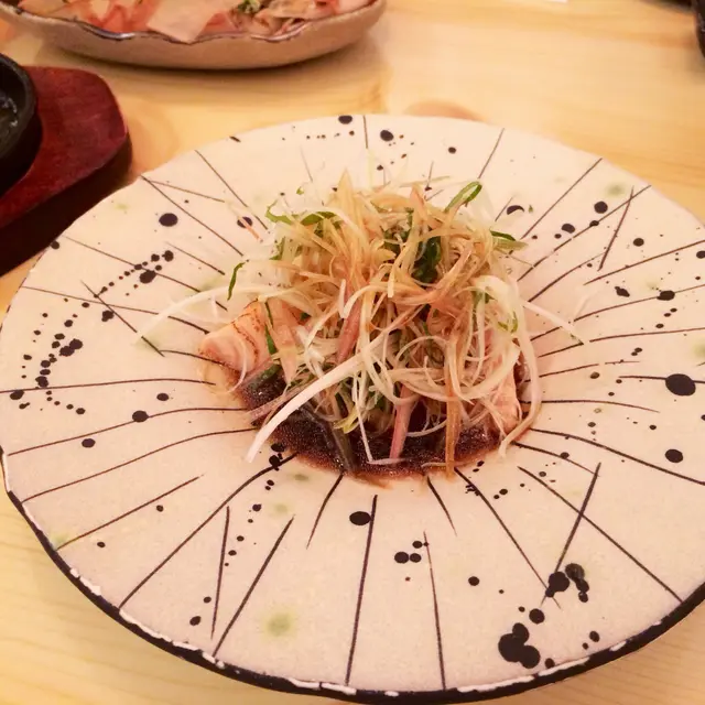 半燒三文魚配酸汁