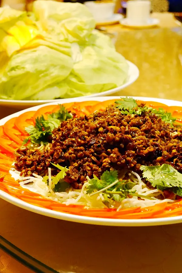 生炒蠔鬆生菜包