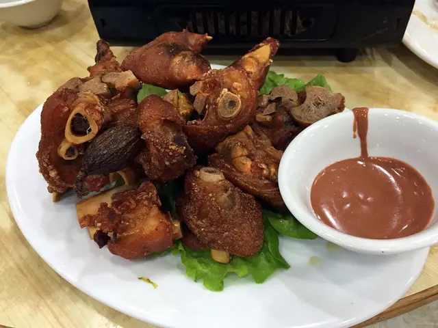 看賣相已不錯,就像風沙豬手,但不宜配南乳醬因會太鹹,有驚喜。