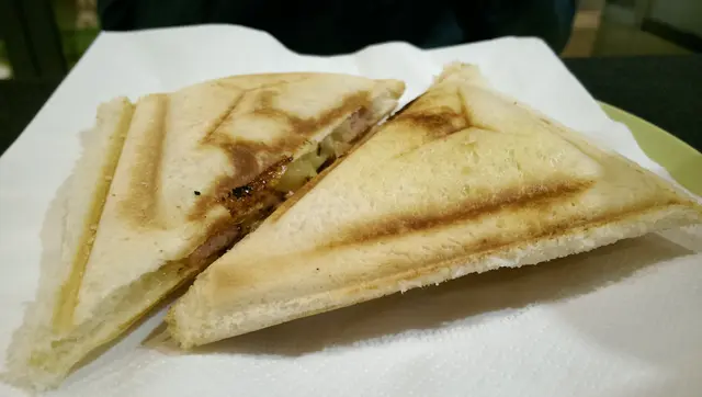 司華力腸菠蘿芝士飛碟