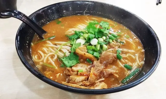 小鍋豬腩肉米線