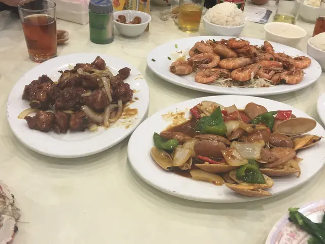 豉油王蝦, 京都骨, 豉椒炒蜆.