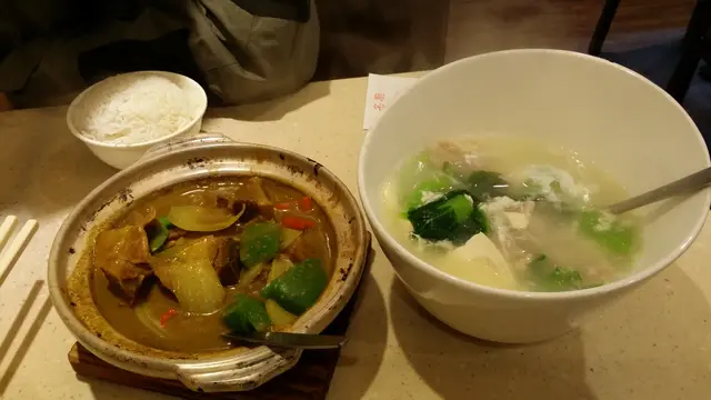 咖哩牛腩煲及鹹蛋芥菜肉片湯