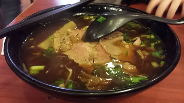 泰式生牛肉湯河