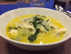 蟹粉嫩鸡煨面