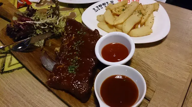 招牌燒烤醬焗豬肋骨