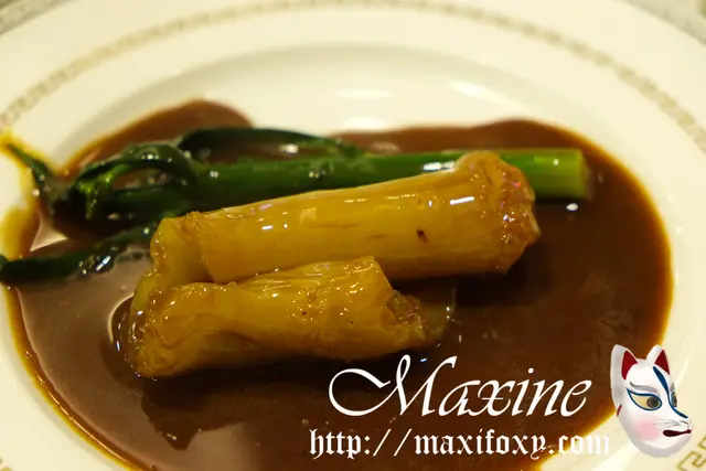 鮑魚汁扣原隻花膠扒