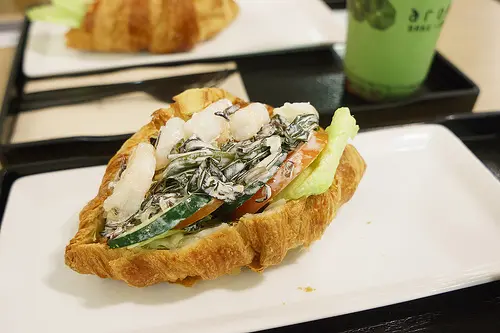 薯的海帶芥苿醬鮮蝦牛角包